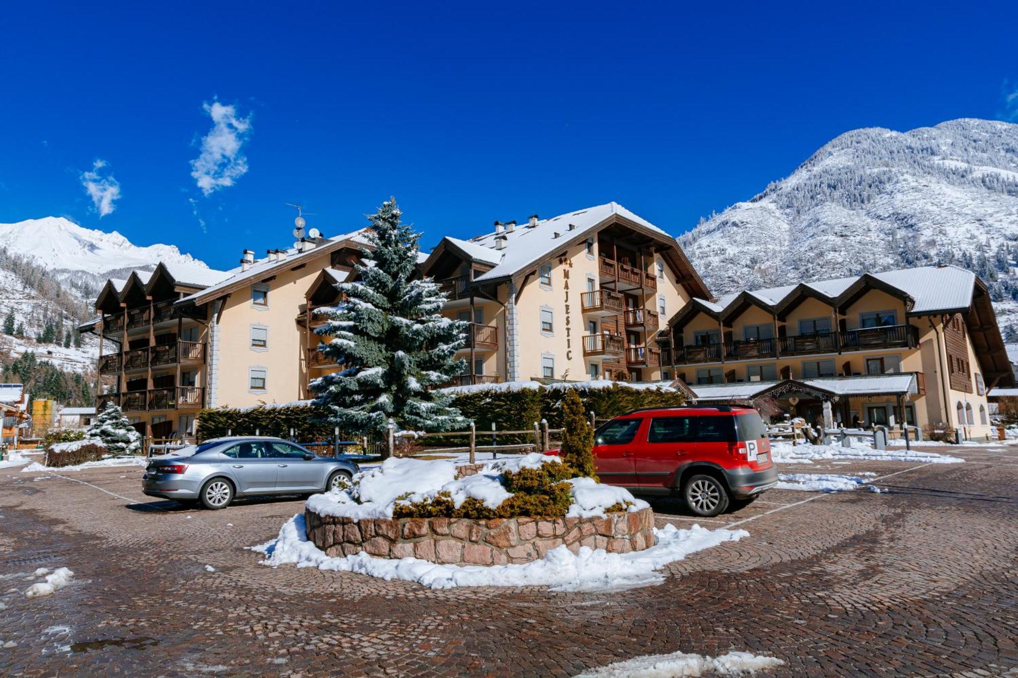 Majestic Aparthotel 3*