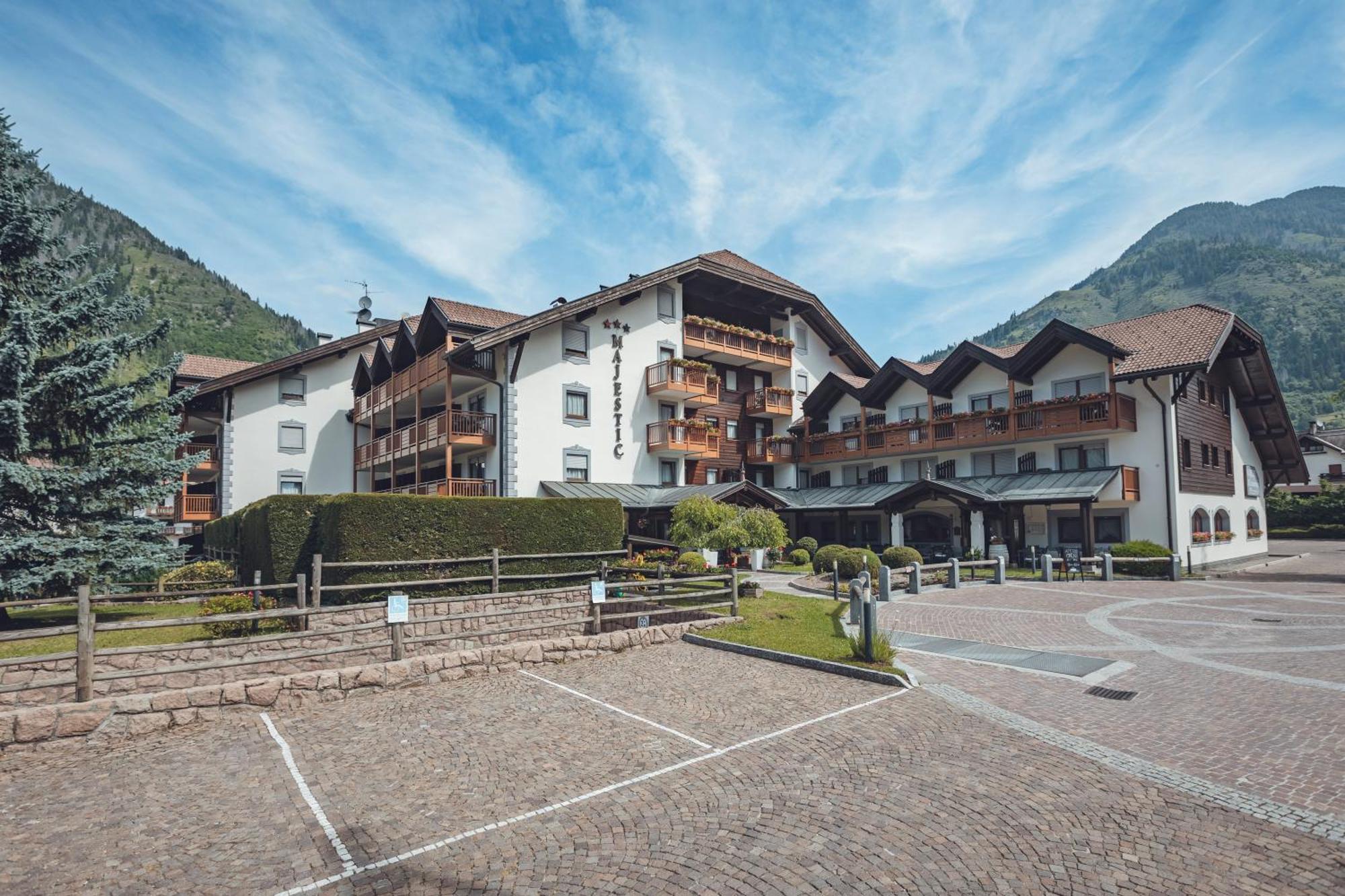 Aparthotel Majestic 3*